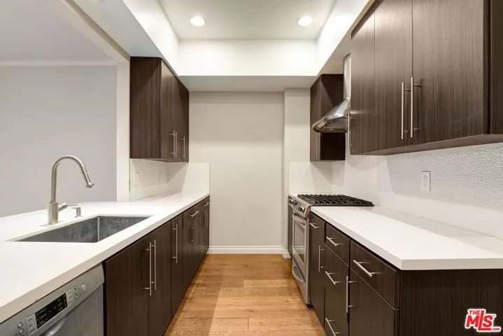 1260 S Beverly Glen Boulevard 304, Los Angeles, California 90024
