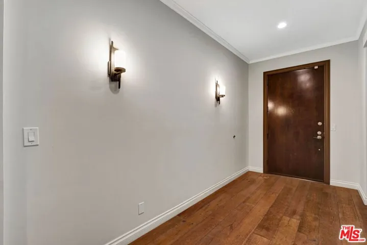 1260 S Beverly Glen Boulevard 304, Los Angeles, California 90024
