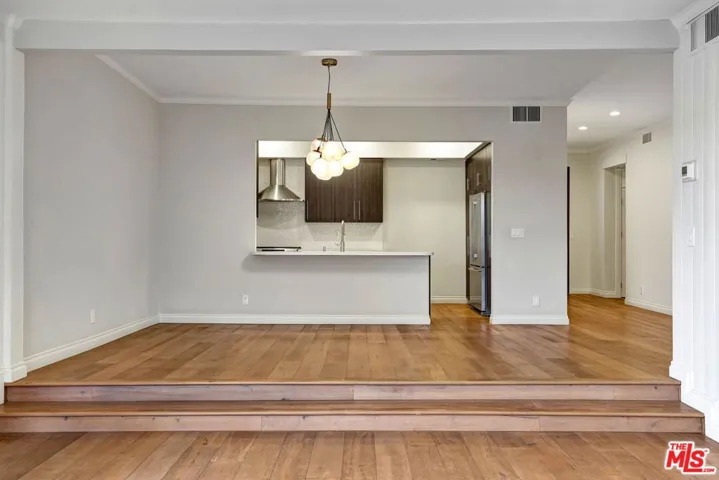 1260 S Beverly Glen Boulevard 304, Los Angeles, California 90024