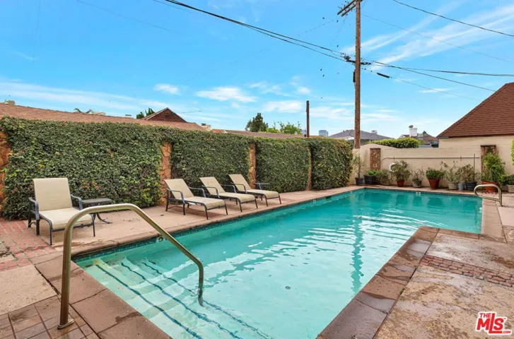 1260 S Beverly Glen Boulevard 304, Los Angeles, California 90024