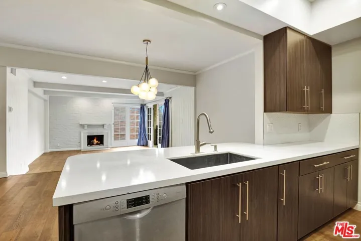 1260 S Beverly Glen Boulevard 304, Los Angeles, California 90024