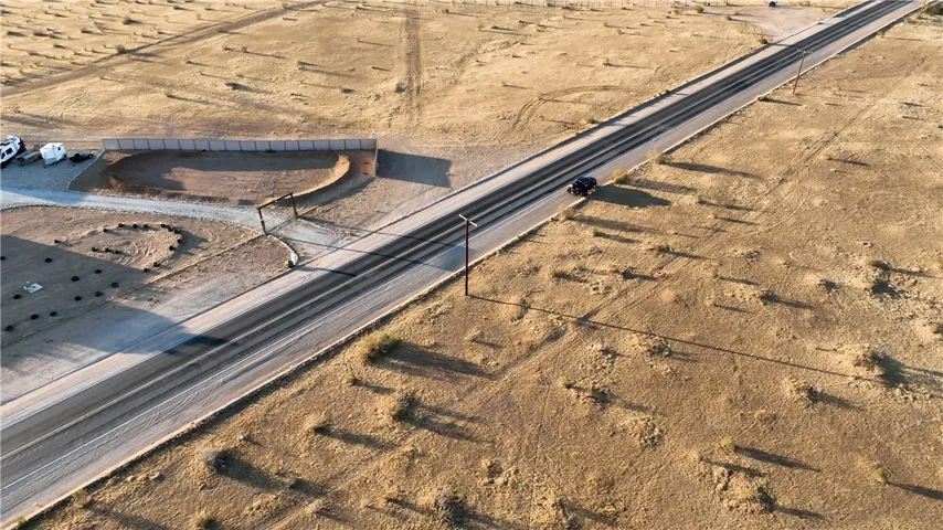 4 Stoddard Wells Road, Apple Valley, California 92307