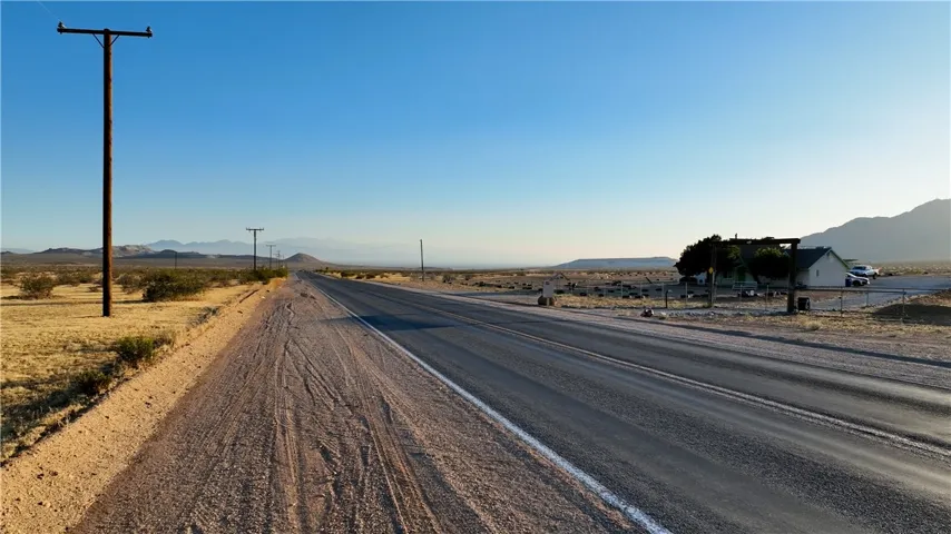 4 Stoddard Wells Road, Apple Valley, California 92307
