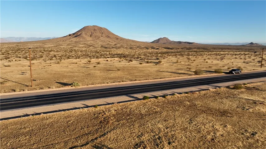 4 Stoddard Wells Road, Apple Valley, California 92307