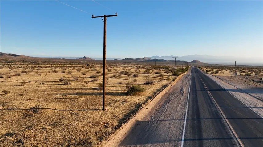 4 Stoddard Wells Road, Apple Valley, California 92307