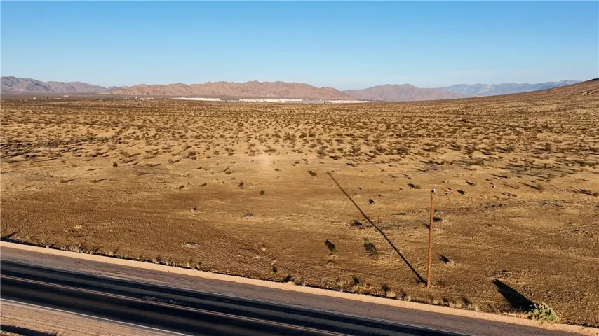 4 Stoddard Wells Road, Apple Valley, California 92307