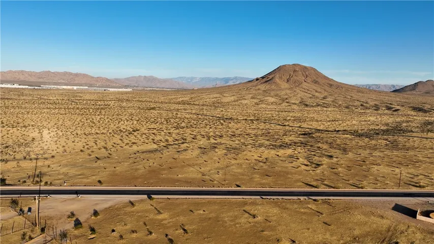4 Stoddard Wells Road, Apple Valley, California 92307