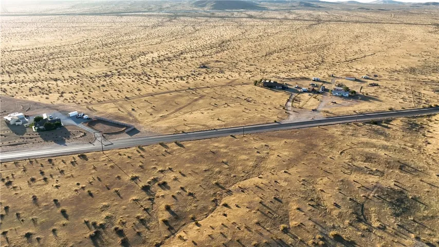 4 Stoddard Wells Road, Apple Valley, California 92307