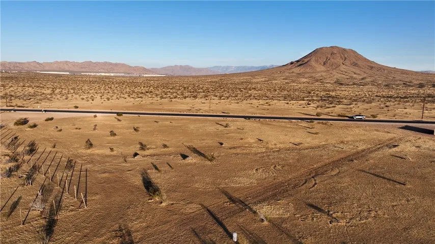 4 Stoddard Wells Road, Apple Valley, California 92307