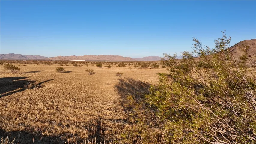 4 Stoddard Wells Road, Apple Valley, California 92307