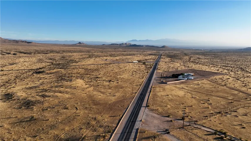4 Stoddard Wells Road, Apple Valley, California 92307