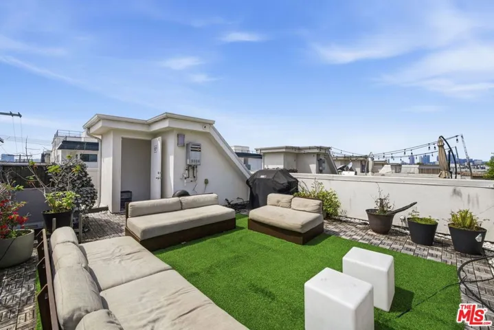 5911 Saturn Street, Los Angeles, California 90035