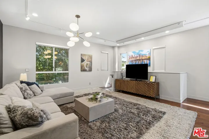 5911 Saturn Street, Los Angeles, California 90035
