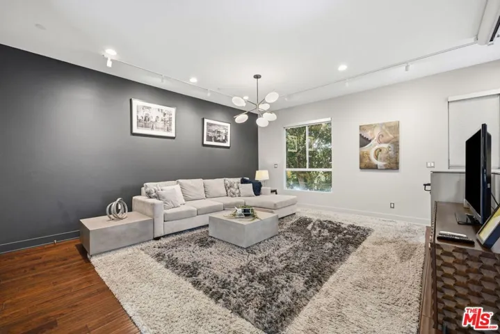 5911 Saturn Street, Los Angeles, California 90035