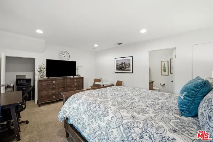 5911 Saturn Street, Los Angeles, California 90035