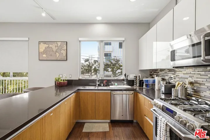 5911 Saturn Street, Los Angeles, California 90035