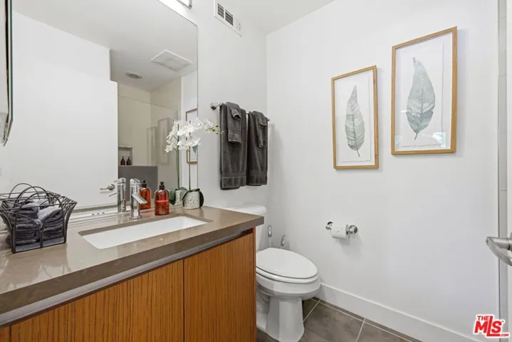 5911 Saturn Street, Los Angeles, California 90035