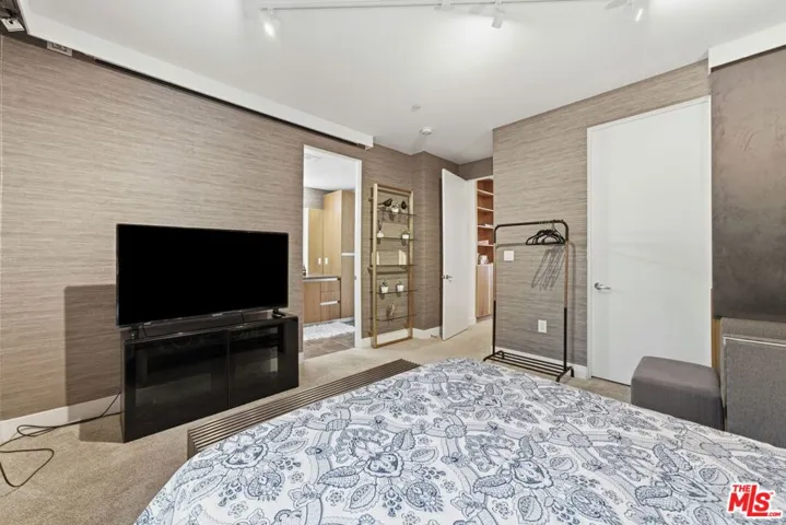 5911 Saturn Street, Los Angeles, California 90035