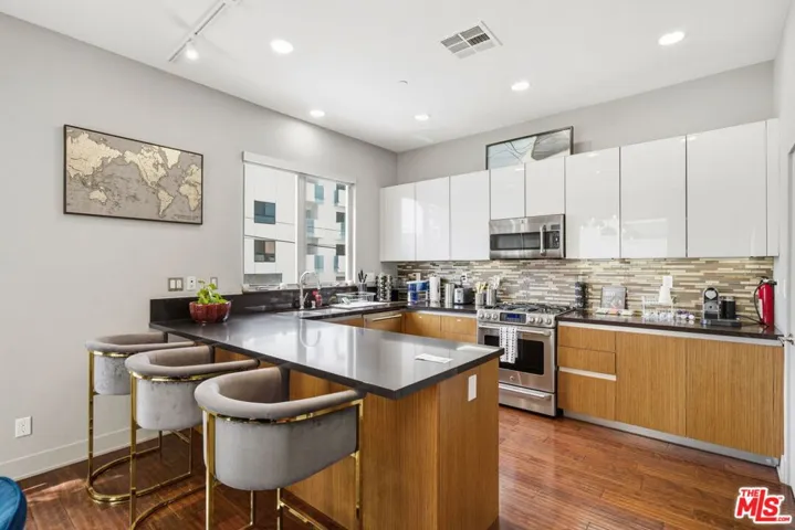 5911 Saturn Street, Los Angeles, California 90035