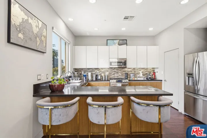 5911 Saturn Street, Los Angeles, California 90035