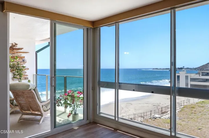 Penthouse 407 Dining Ocean View