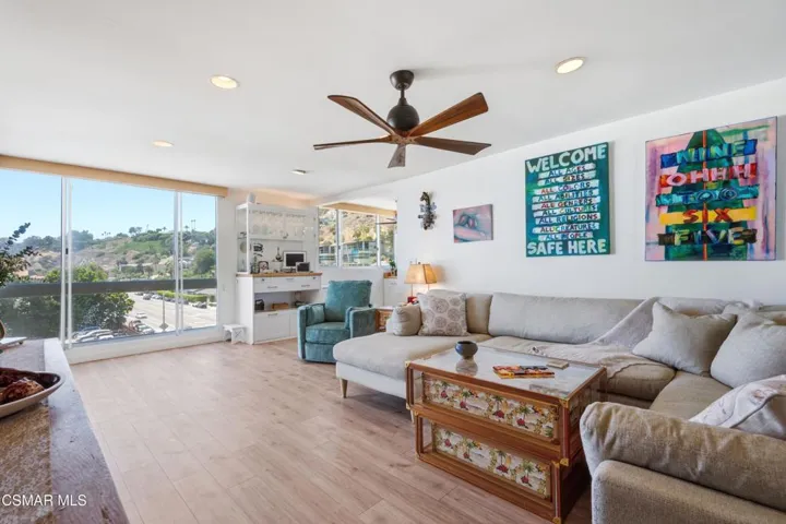 Penthouse 407 Living Area