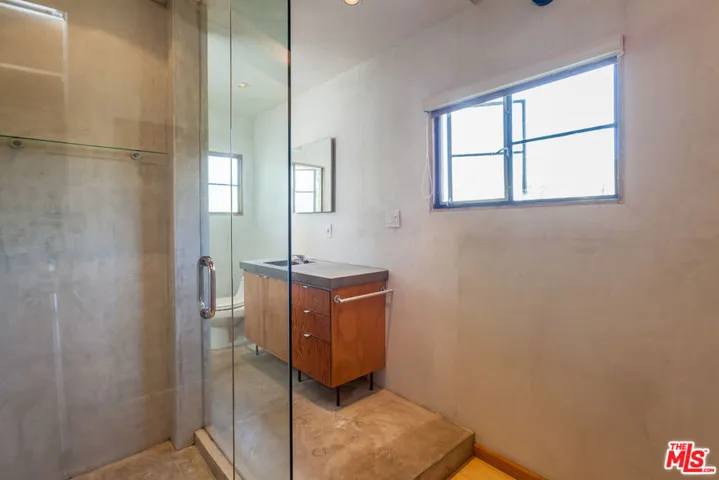 325 Indiana Avenue 4, Los Angeles, California 90291