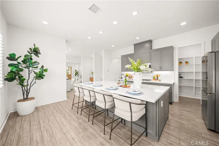 333 Baluster, Irvine, California 92618