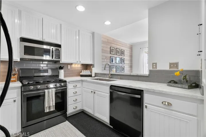 28142 Ashbrook, Valencia, California 91354