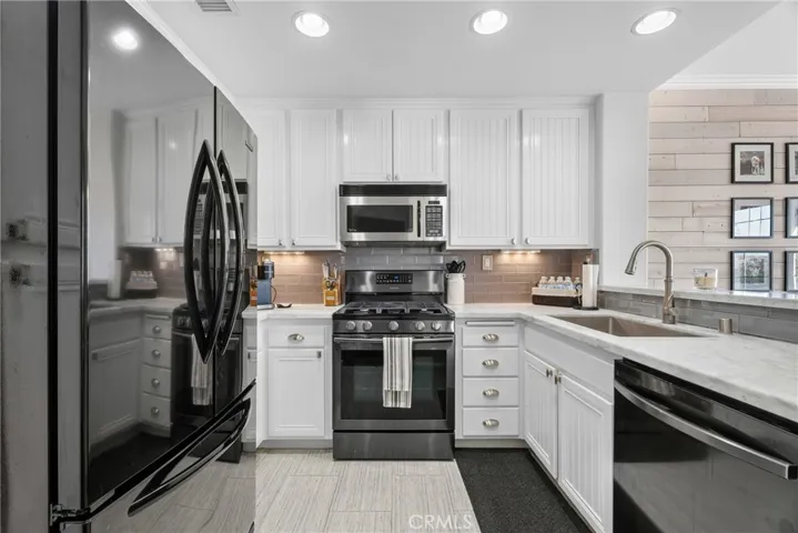 28142 Ashbrook, Valencia, California 91354