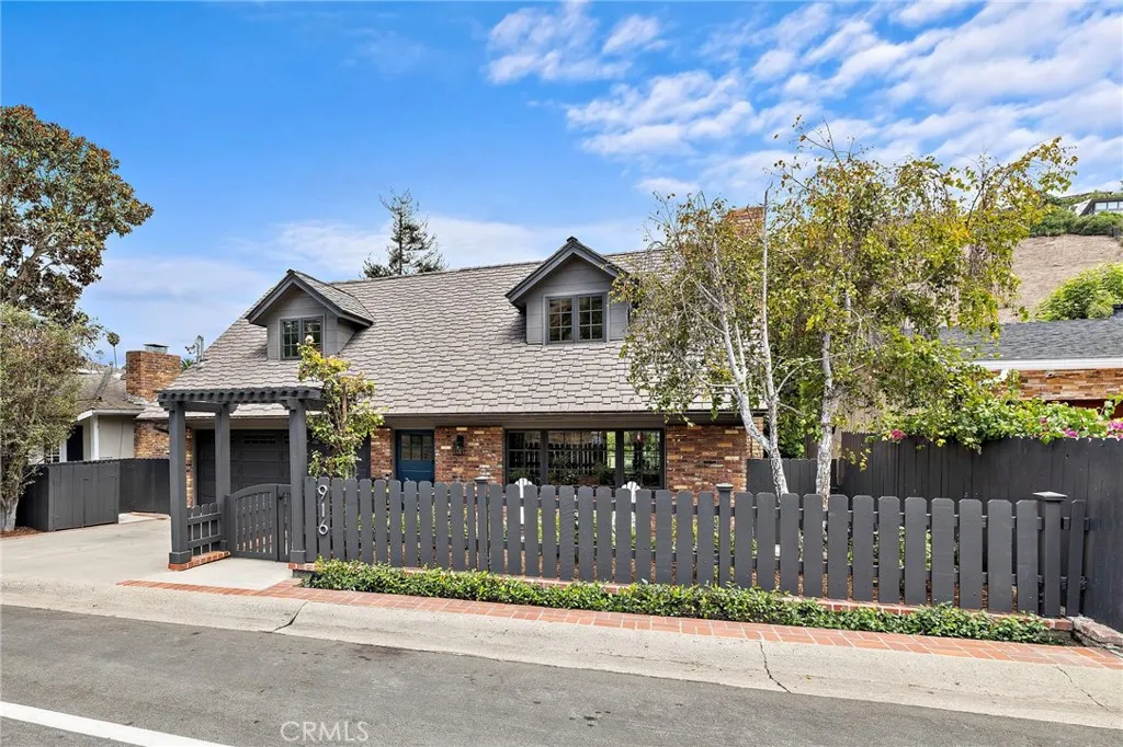916 Bluebird Canyon Dr