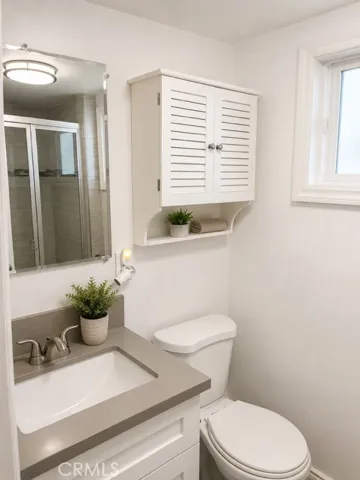 Full bath with window