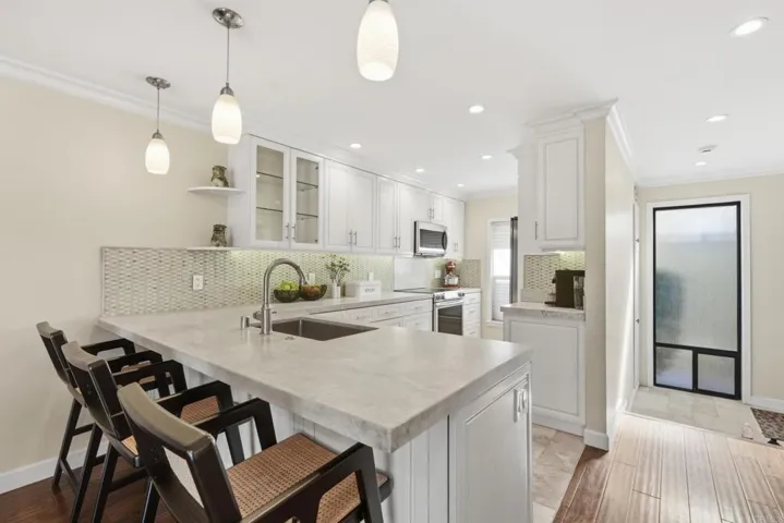 1907 Estrella De Mar Court A, Carlsbad, California 92009