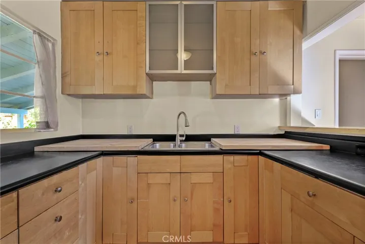 17455 Bullock Street, Encino, California 91316