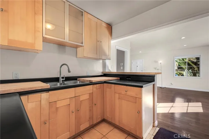 17455 Bullock Street, Encino, California 91316