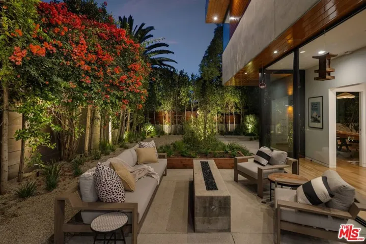 2106 Glyndon Avenue, Venice, California 90291