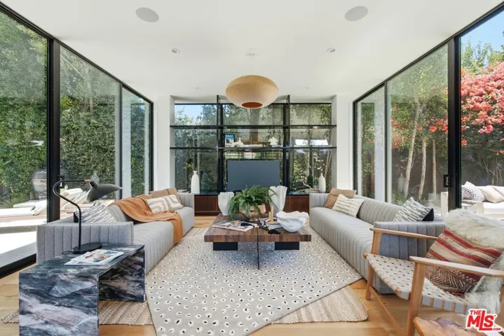 2106 Glyndon Avenue, Venice, California 90291