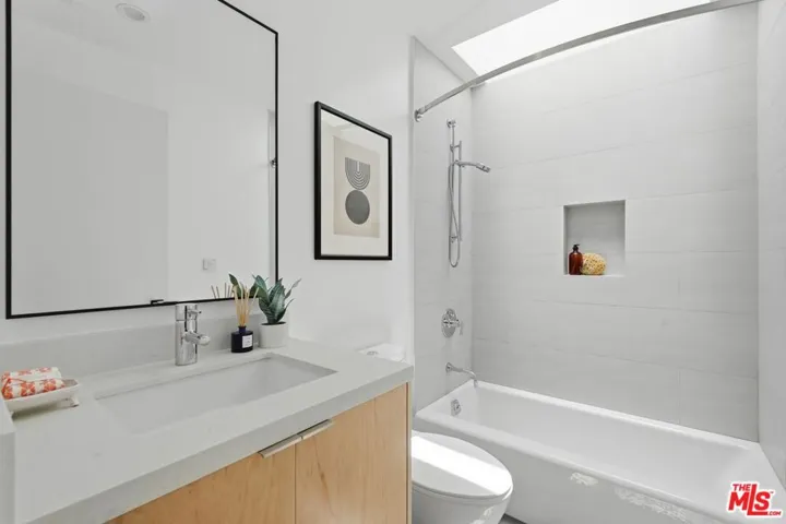 2106 Glyndon Avenue, Venice, California 90291