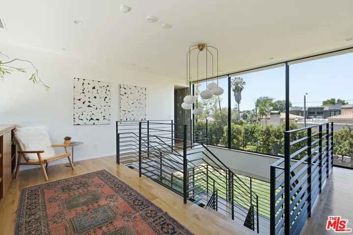 2106 Glyndon Avenue, Venice, California 90291