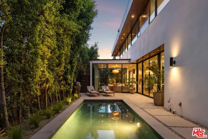 2106 Glyndon Avenue, Venice, California 90291