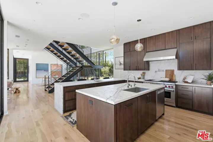 2106 Glyndon Avenue, Venice, California 90291