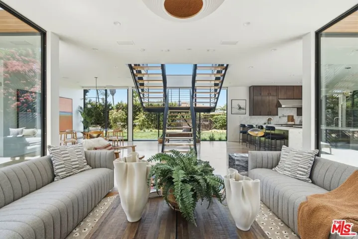 2106 Glyndon Avenue, Venice, California 90291