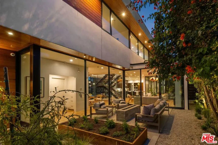 2106 Glyndon Avenue, Venice, California 90291