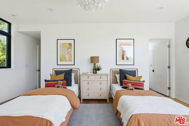 2106 Glyndon Avenue, Venice, California 90291