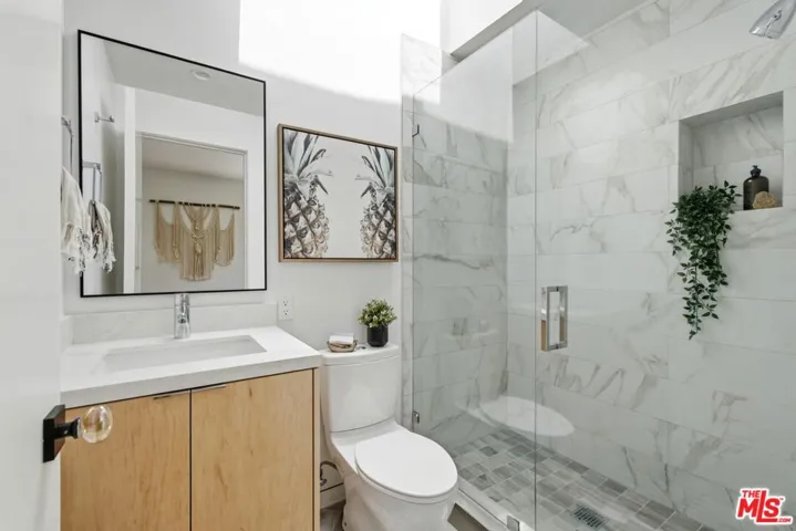 2106 Glyndon Avenue, Venice, California 90291