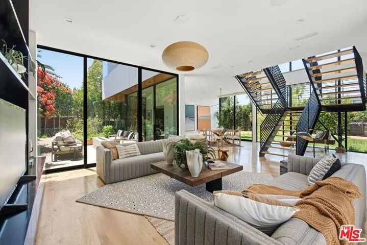 2106 Glyndon Avenue, Venice, California 90291