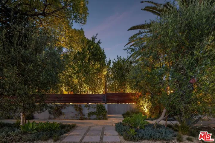 2106 Glyndon Avenue, Venice, California 90291