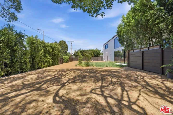 2106 Glyndon Avenue, Venice, California 90291