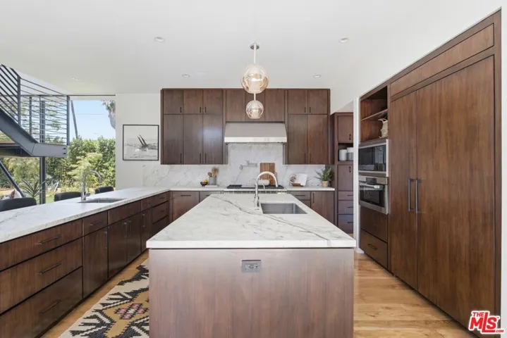 2106 Glyndon Avenue, Venice, California 90291