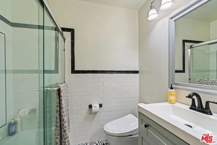 950 N Kings Road 106, West Hollywood, California 90069